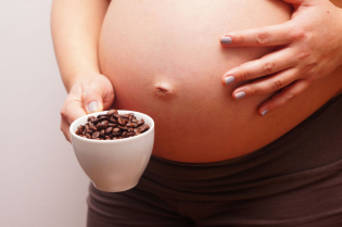 Posso beber café durante a gravidez