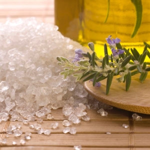 Stock Foto Massage with salt: features