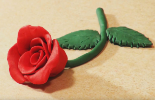 Wie man eine Rose von Plasticine herstellt