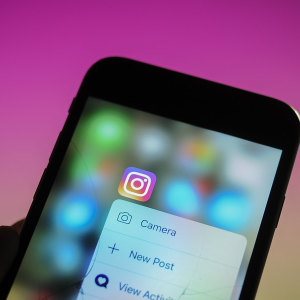 Cara menyimpan cerita orang lain di Instagram