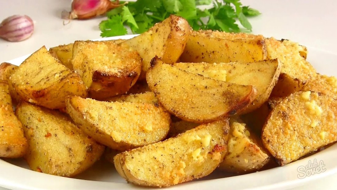 How to bake potatoes in the oven with a crispy crust?