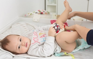 Hogyan kell összeállítani a széklet csecsemők?