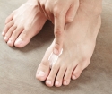 Vad ser nagelsvampen ut på benen