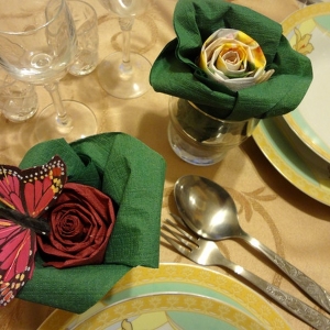 Photo How to make a rose from napkin