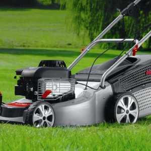 Foto Como escolher um cortador de gramado a gasolina