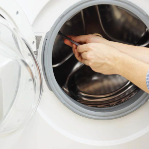 Stock Fote como remover o rolamento com uma máquina de lavar roupa de tambor
