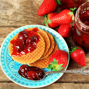 Zaloga Foto Strawberry Jam s celotnimi jagodami