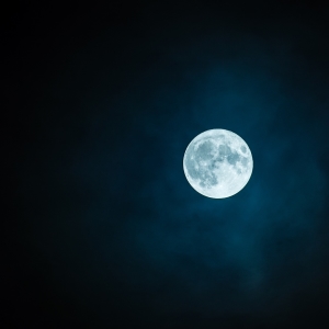 Фото к чему снится луна?