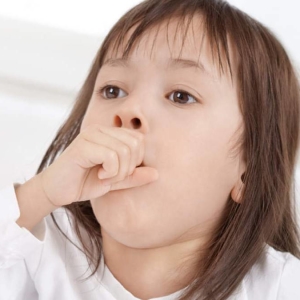 Foto Como tratar uma tosse de festa em uma criança