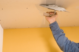 How to put the ceiling of plasterboard