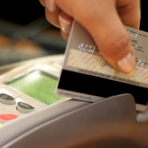Hur man betalar ett bankkort