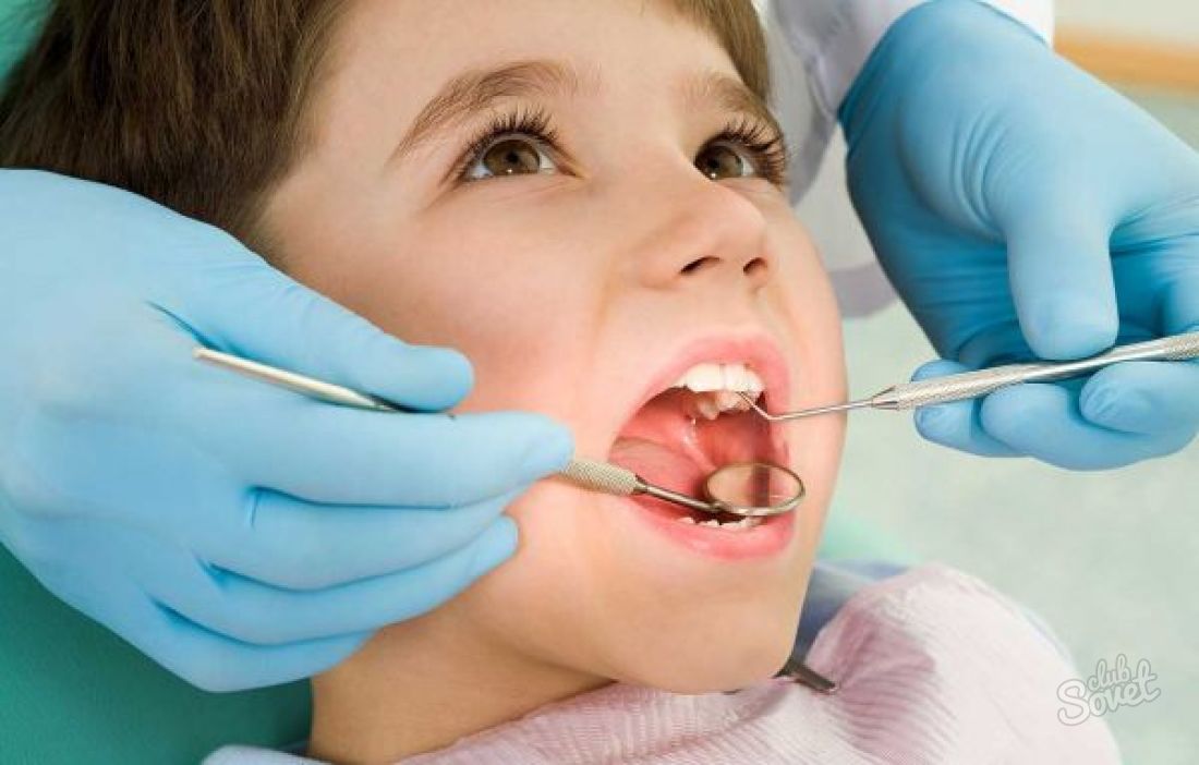 Wie man Zähne an Kinder behandelt