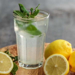 Фото как сделать лимонную воду