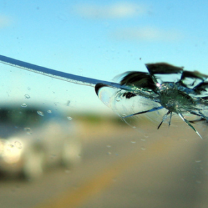Photo how to close the crack in the windshield