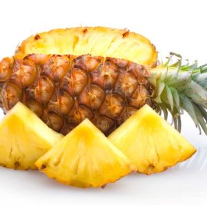 Stock Foto How to clean pineapple at home
