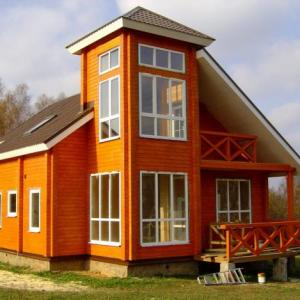 Stock Foto How to paint a wooden house