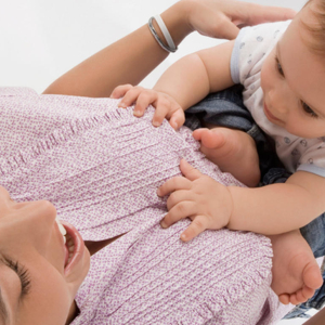 ภาพถ่ายวิธีการหย่านมเด็กจากการเลี้ยงลูกด้วยนมแม่