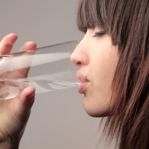 Πώς να ξεπλύνετε το στόμα χλωρεξιδίνη