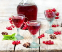 Hemlagad vin från röd vinbär - enkelt recept