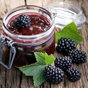 Stock Foto Jam from blackberry - recipe