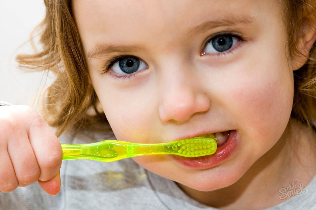 Hur man lär ett barn att borsta tänderna