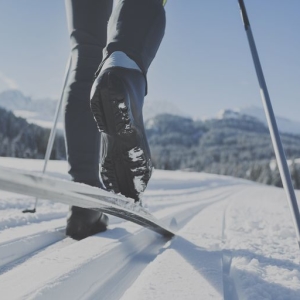 Photo comment installer les fixations sur les skis