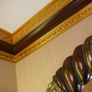 How to roll the ceiling plinth