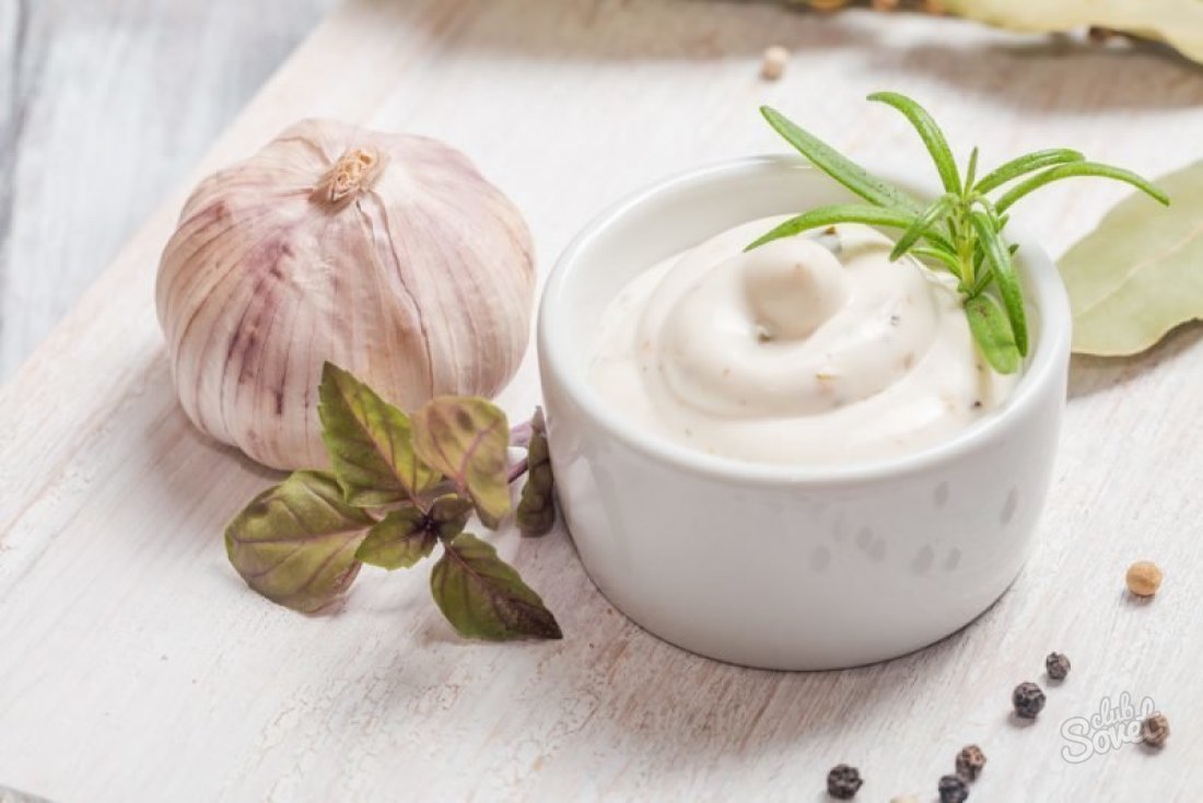 How to make garlic sauce at home?