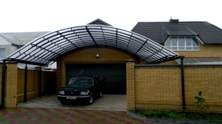 How to make a carport in the courtyard of a private house