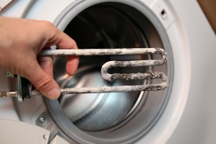 Como limpar a máquina de lavar roupa da escala de ácido cítrico