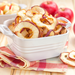Πώς να στεγνώσει τα μήλα στο φούρνο