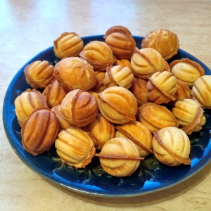 Орешки со сгущенкой – классический рецепт