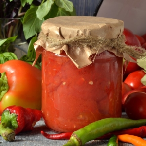 Wie Tomaten im eigenen Saft zu machen?