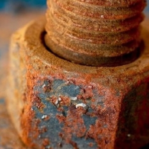 How to unscrew the rusted bolt