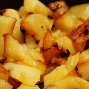Fotografie Cum să prăjiți cartofi cu ciuperci într-o tigaie de prăjire