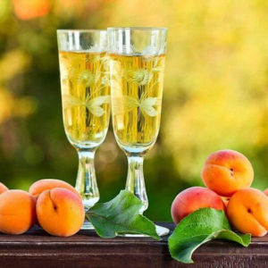 Stock foto víno z meruňky doma?