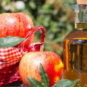 Stock Foto Apple vinegar - benefit and harm how to take