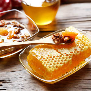 น้ำผึ้งกับถั่วและผลไม้แห้ง - สูตร