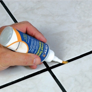 Photo How to clean the seams between tiles