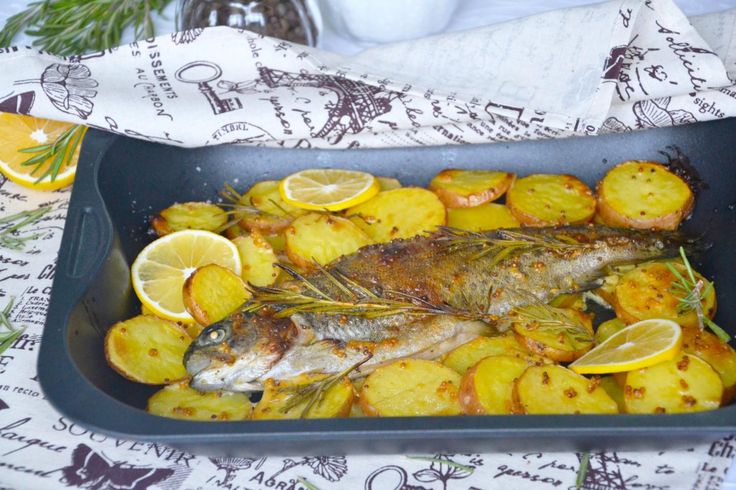 Картофель с лососем и сметаной